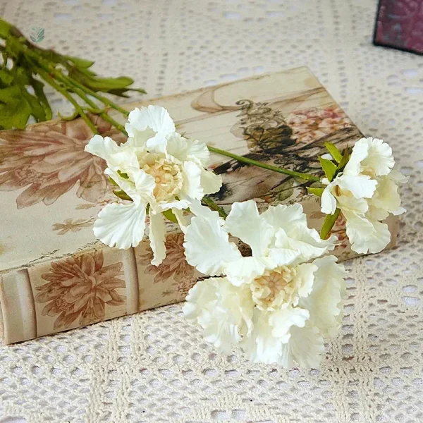 Fleurs en soie délicates, idéales pour la maison