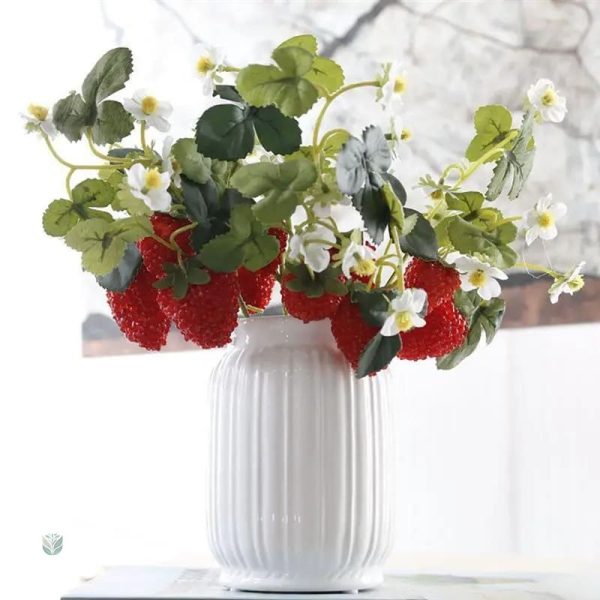 Fleurs fraises artificielles, option durable et esthétique