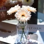 Gerbera artificielle multicolore pour un effet joyeux