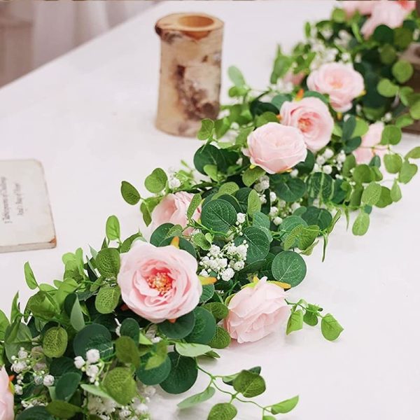 Élégante guirlande de fleurs pour célébrations nuptiales