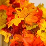 Détails de la guirlande feuilles d'érable en tissu