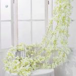 Fleurs de cerisier en guirlande pour intérieur moderne