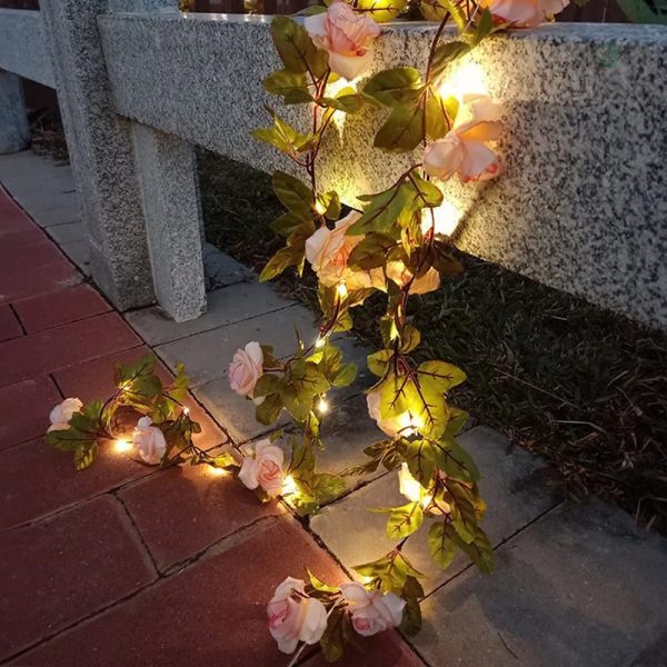Ambiance chaleureuse avec guirlande de fleurs LED