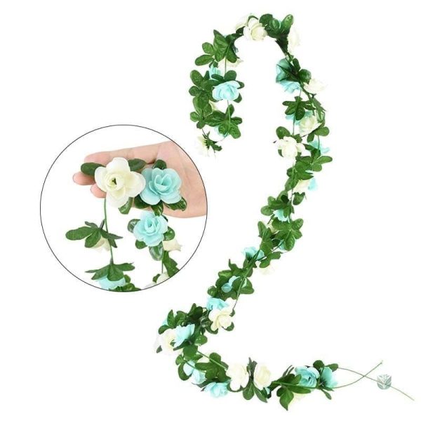 Décoration murale avec guirlande de plantes faux feuillage