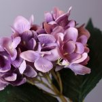 Hortensia en faux fleurs pour un look frais
