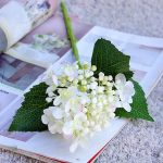 Hortensia artificiel avec fleurs délicates et vibrantes