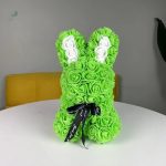 Art floral : lapin en roses artificielles