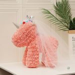 Design de licorne en rose, parfait pour les occasions