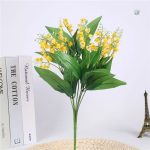 Arrangement floral en muguet artificiel