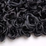 Mur décoratif en fleurs synthétiques sombres