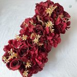 Mur végétal rouge en fleurs artificielles élégantes