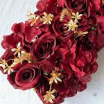 Fleurs décoratives rouges en matériau durable