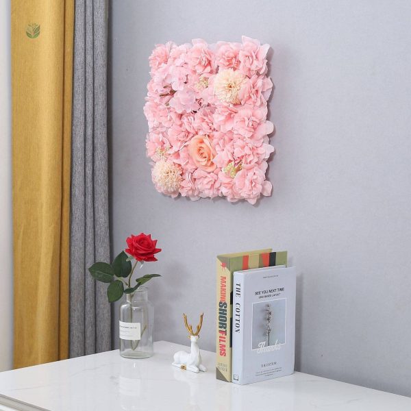 Mur de roses synthétiques, ajout de couleur et de style
