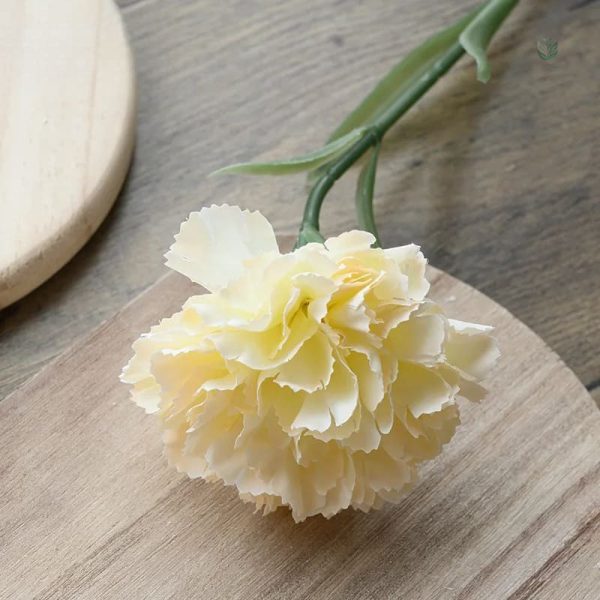 Arrangement d'œillets en fleurs synthétiques