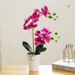 Orchidée artificielle avec pétales délicats et colorés