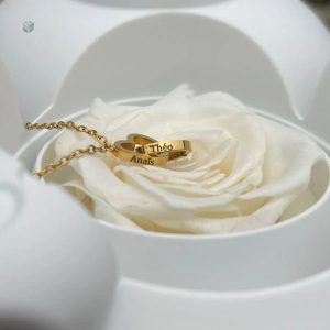 Ours en rose avec collier gravé
