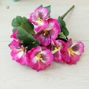 Bouquet de pensées artificielles aux teintes vives