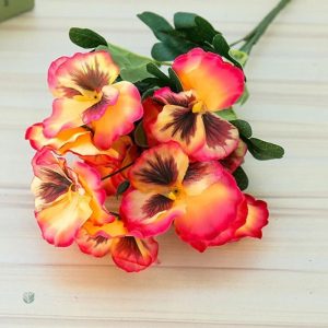 Arrangement floral de pensées synthétiques élégantes