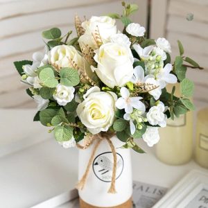 Bouquet de fleurs en plastique coloré