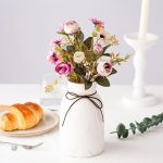 Petit arrangement floral artificiel, facile à entretenir
