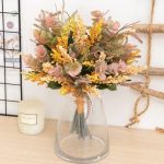Petit bouquet de fleurs séchées en décoration