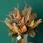 Petit bouquet coloré de fleurs séchées
