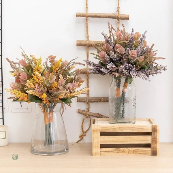 Décoration florale avec fleurs séchées