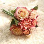 Composition florale pour un mariage, style simple