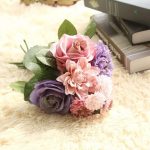 Fleurs de mariage en petit format, pour un look discret