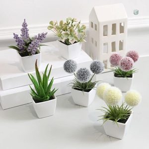Petites fleurs artificielles en pot décoratives