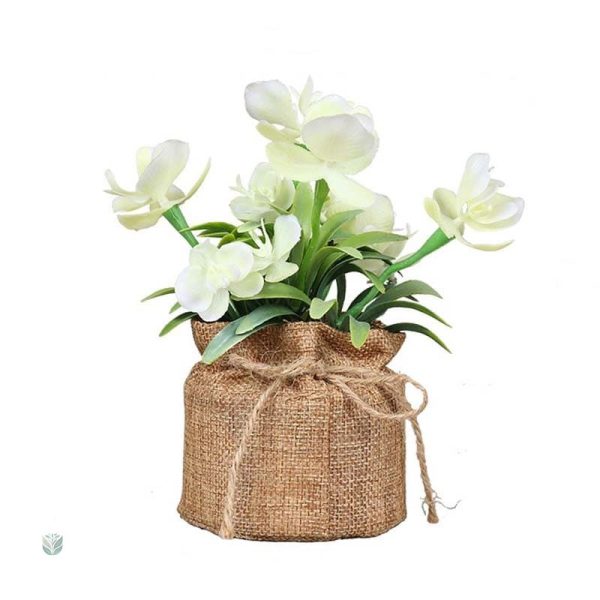 Petits pots avec fleurs artificielles pour embellir votre espace
