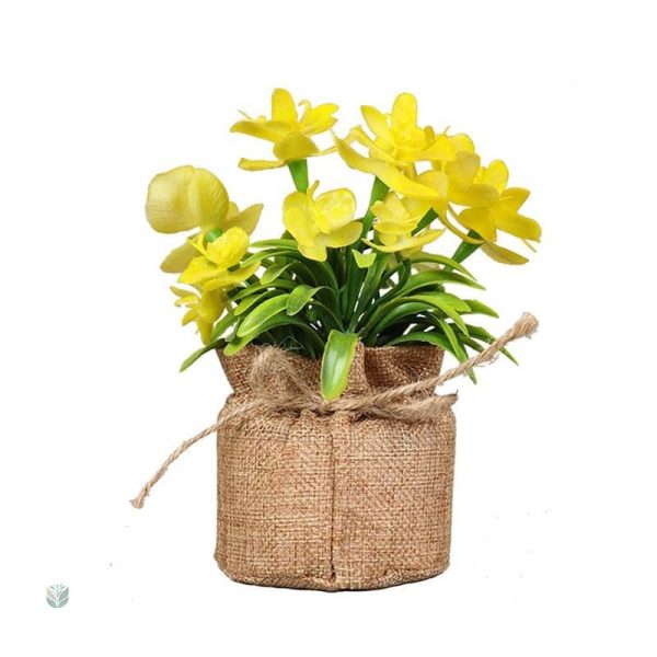 Vases avec petites fleurs artificielles, style moderne