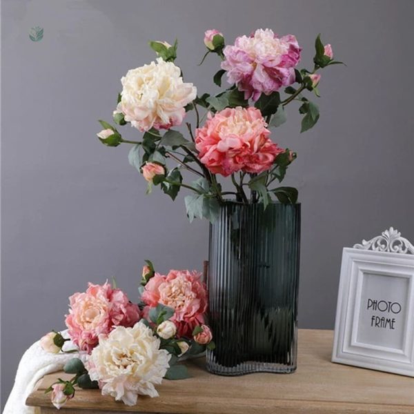 Variété de pivoines arbustives en décoration florale