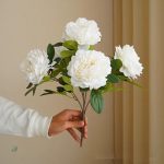 Décoration florale avec pivoines artificielles