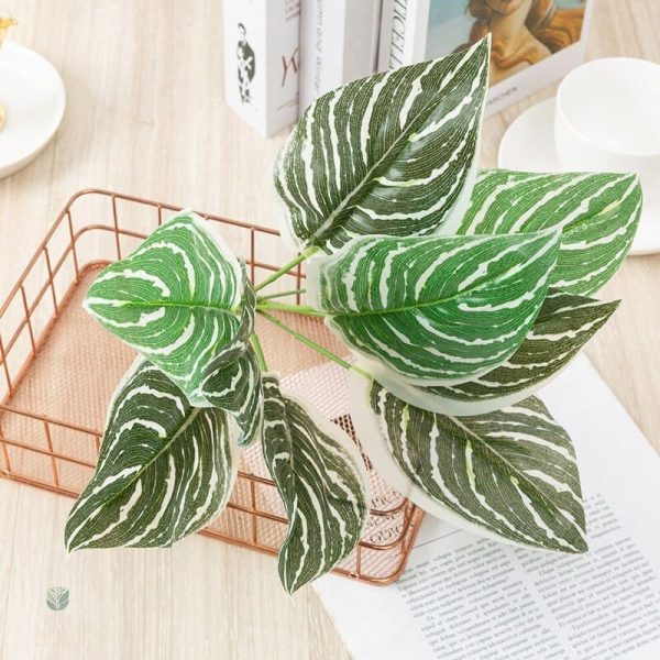 Accessoire de décoration : plante artificielle en pot