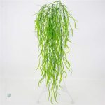 Décoration avec plantes retombantes en faux feuillage