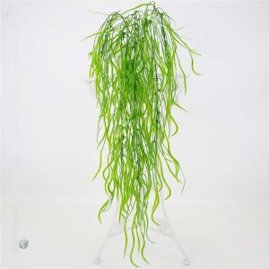 Décoration avec plantes retombantes en faux feuillage