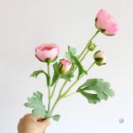 Fleurs en tissu : renoncules artificielles