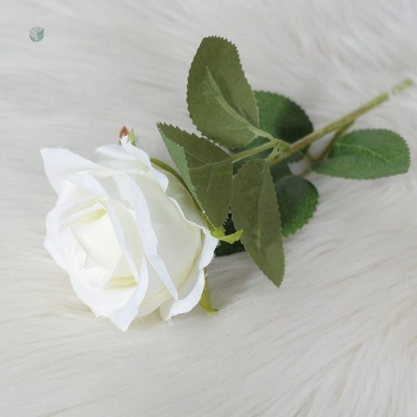 Rose blanche artificielle élégante pour décoration intérieure