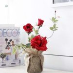 Roses artificielles en pot, ajout de couleur à votre intérieur