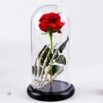Élégante rose éternelle sous cloche pour Halloween