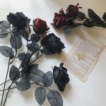 Rose Gothique en fleur artificielle, élégance sombre