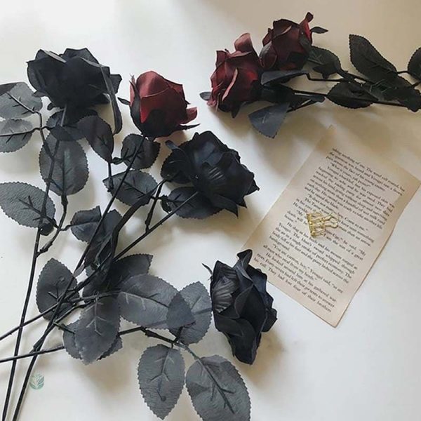 Rose Gothique en fleur artificielle, élégance sombre