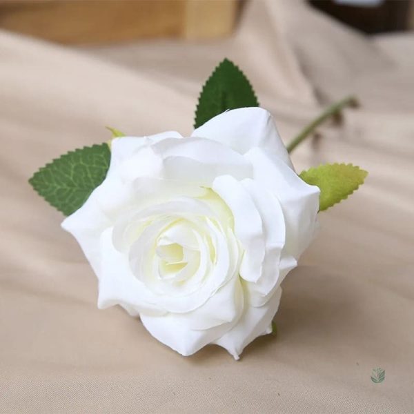 Fleur rose synthétique facile d'entretien
