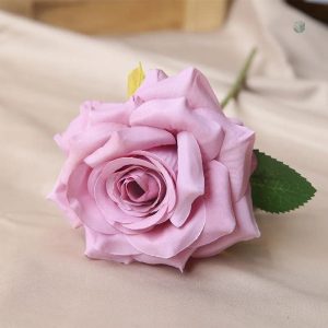 Fleur artificielle rose pour budget limité
