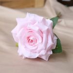 Élégante rose artificielle à prix abordable