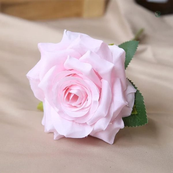 Élégante rose artificielle à prix abordable