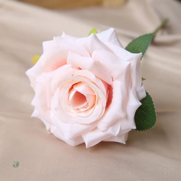 Fleur rose artificielle économique pour la maison
