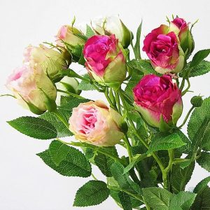 Roses artificielles en couleur éclatante