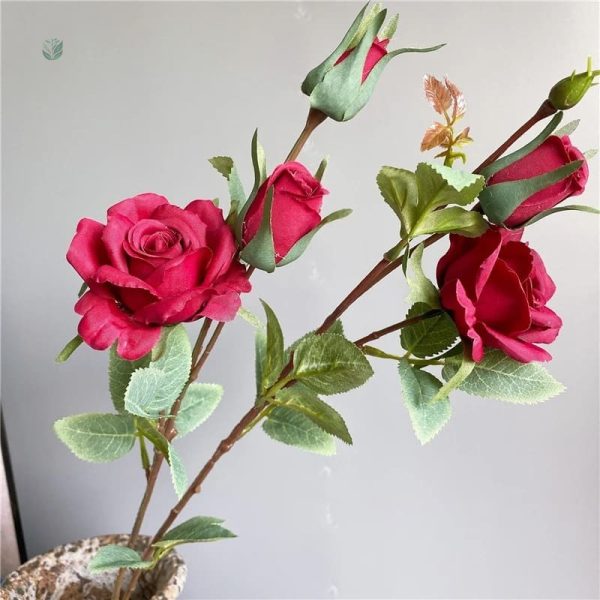 Roses décoratives en tissu avec tige réaliste